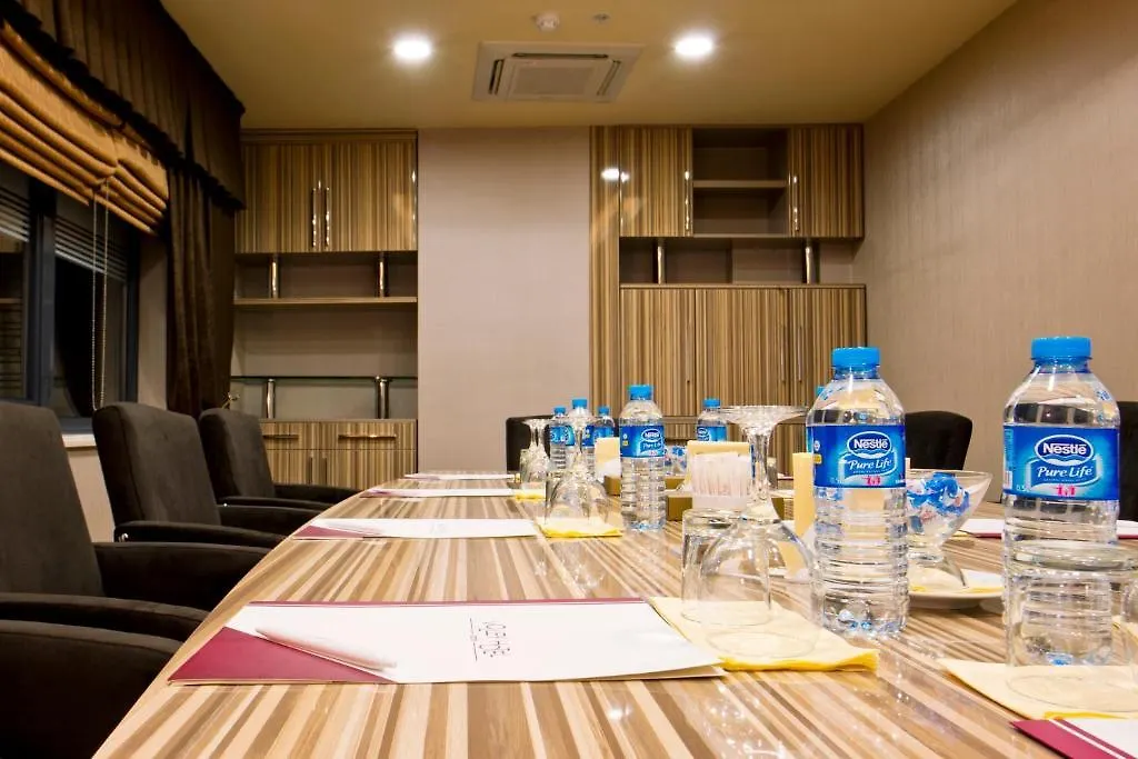Volley Hotel إزمير 4*,